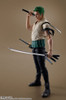 PREORDINE+ CHIUSO 05/2024 One Piece S.H. Figuarts Action Figure Roronoa Zoro (Netflix) 14 cm