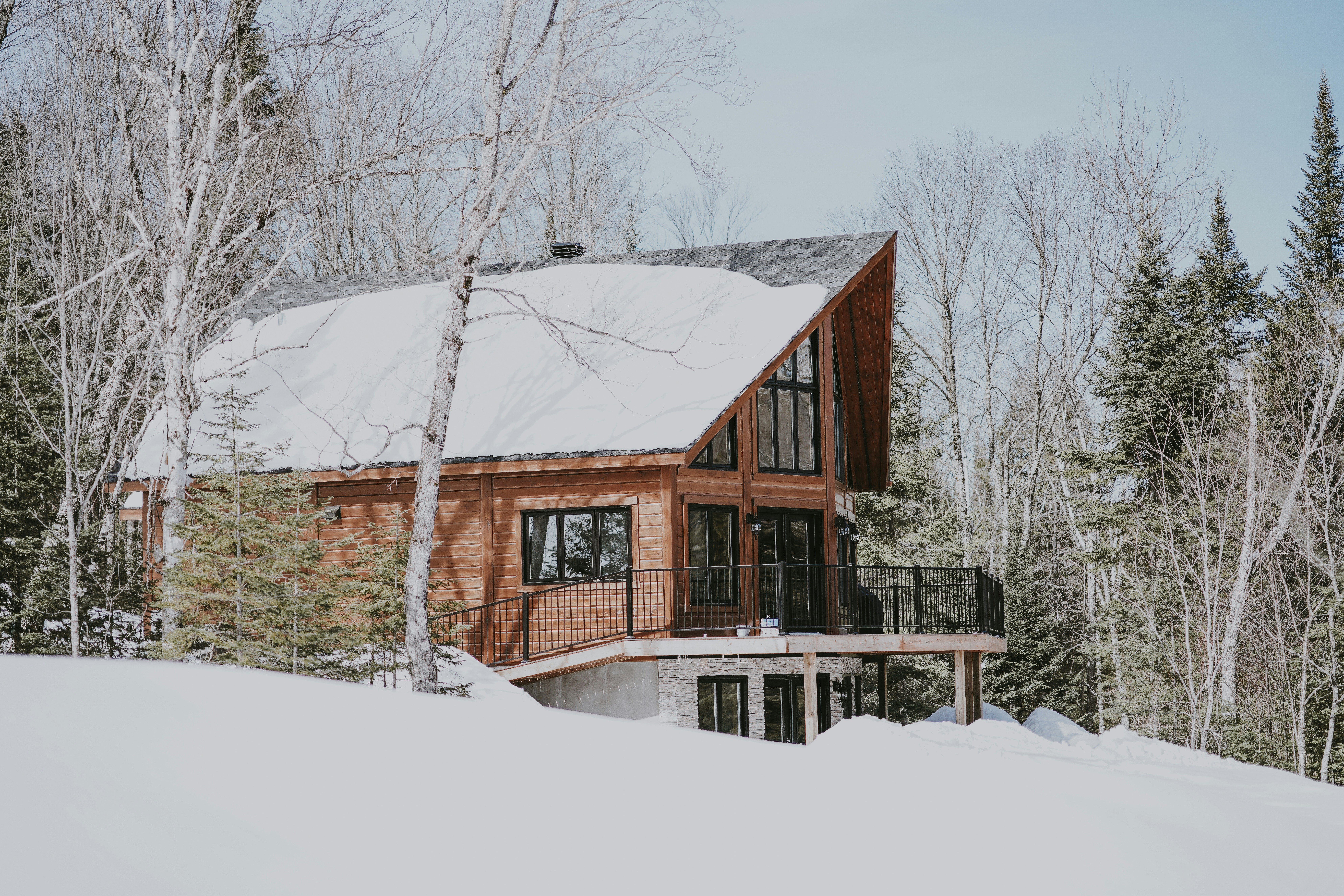 Tankless vs Tank Water Heaters in Canada: Which Handles Winter Better? 