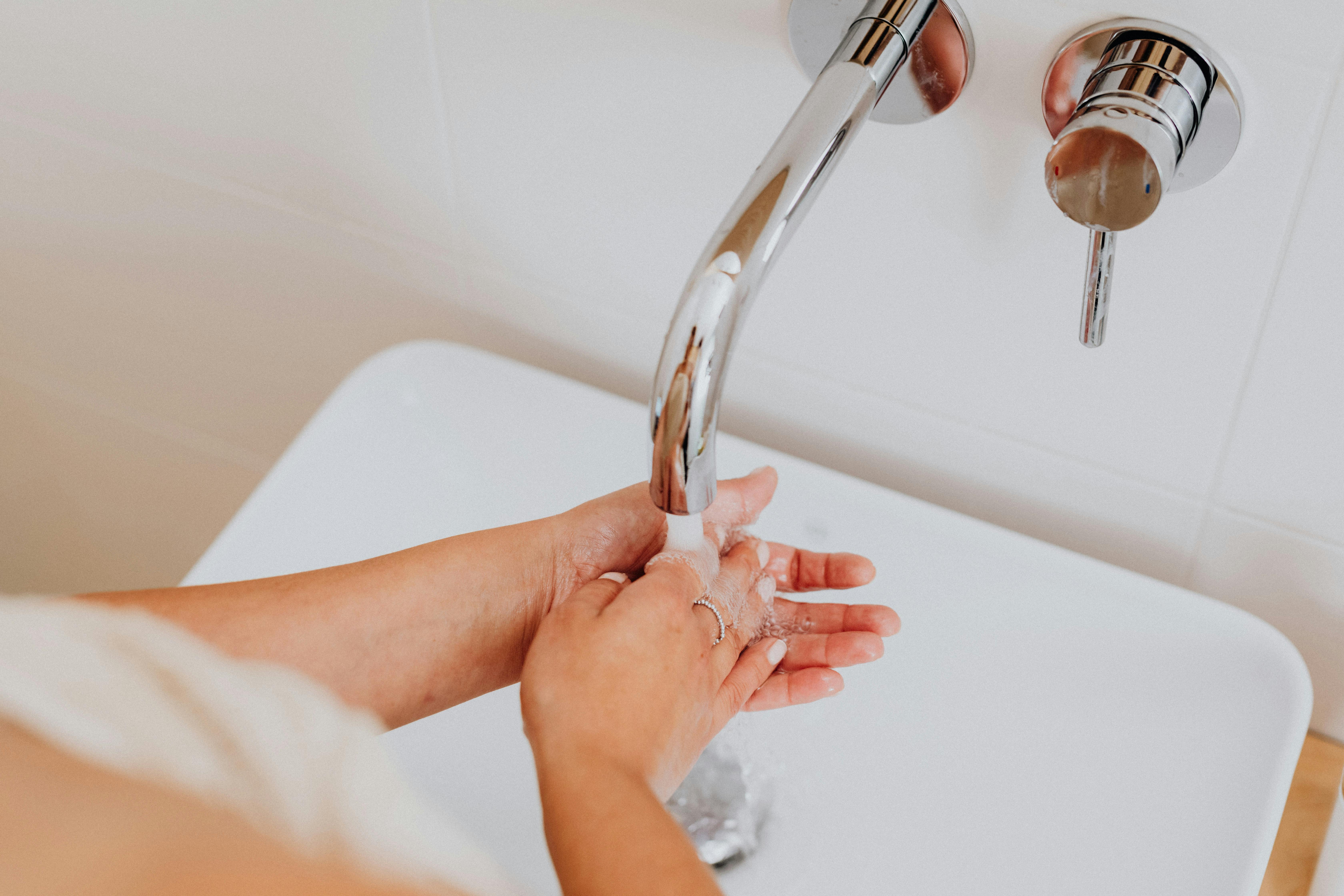 The Hidden Impact of Water Hardness and Mineral Scaling in Canada: How It Affects Tankless Heaters’ Lifespan and Performance 