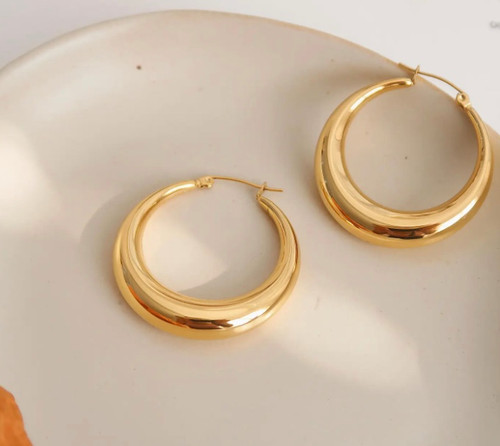 18K Gold Non-Tarnish Huggie Earring 18K Gold Non-Tarnish Huggie Earring