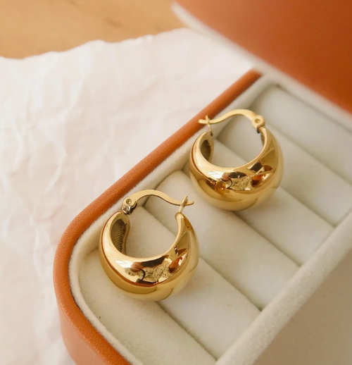 Amélie 18K Gold Huggie Earring