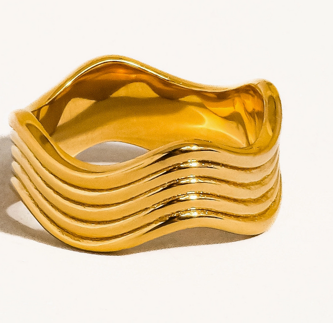 Ivan 18K Gold Wavy Ring