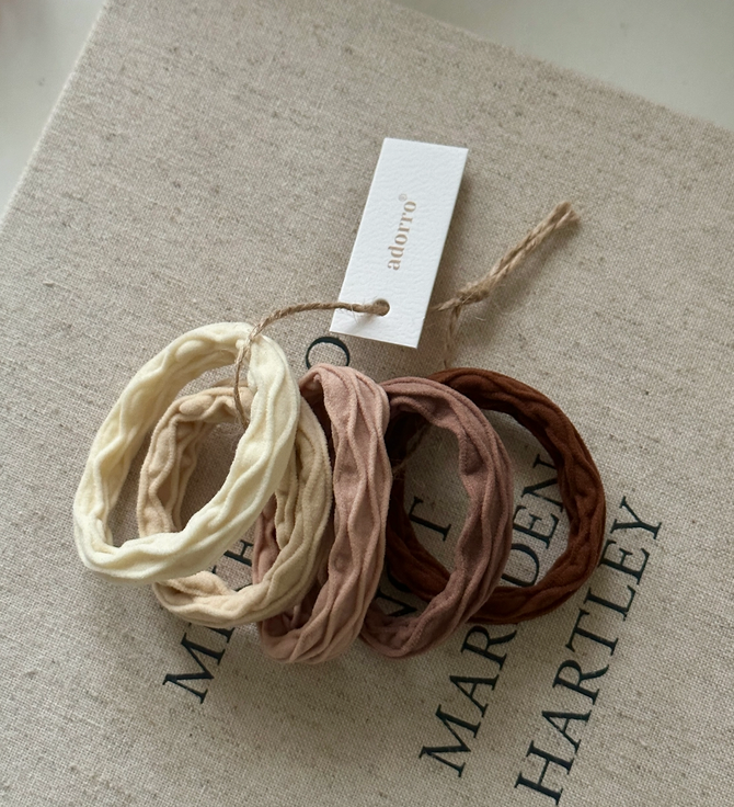 Neutral Wavy Seamless Hair Ties