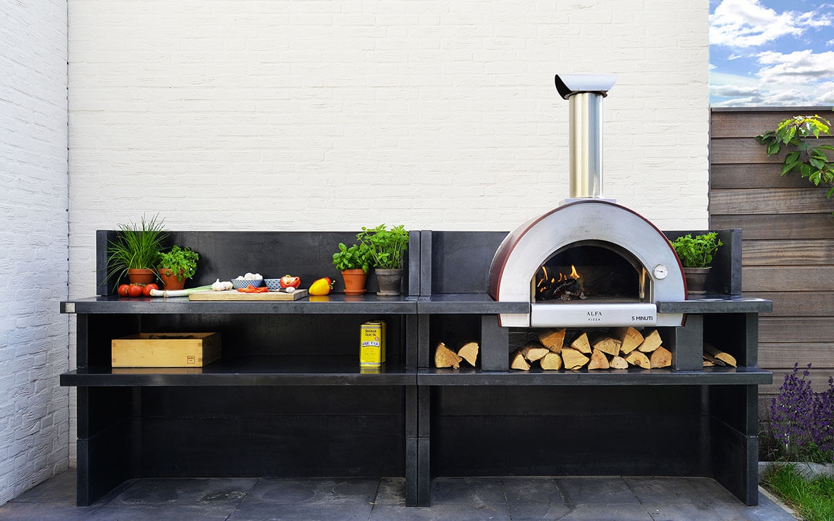 5-minuti-outdoor-kitchen-it-is-the-best-selling-wood-fired-pizza-oven-1200x750.jpg