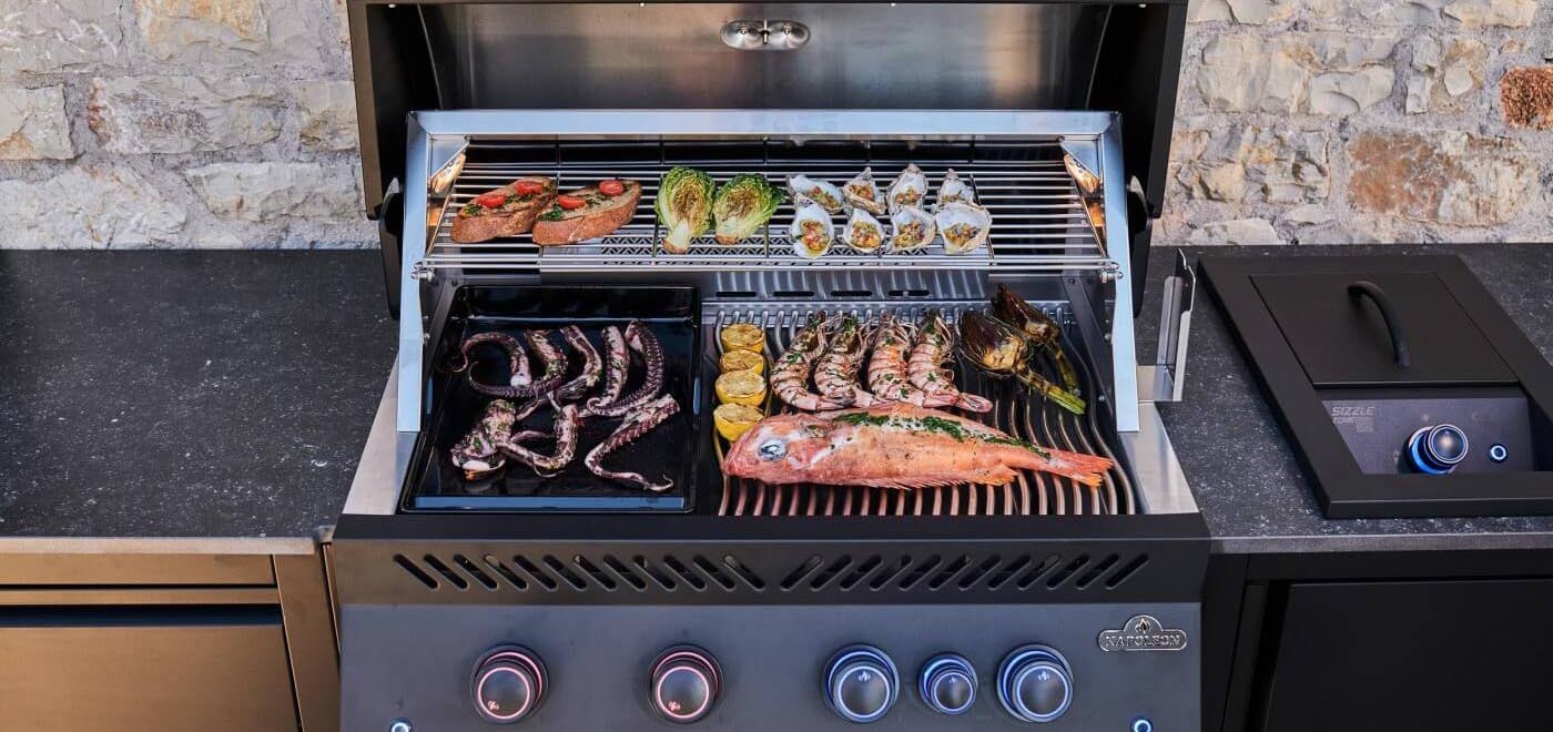  Napoleon OASIS&reg; 301 Outdoor Kitchen, Built-in 700 Series 32
