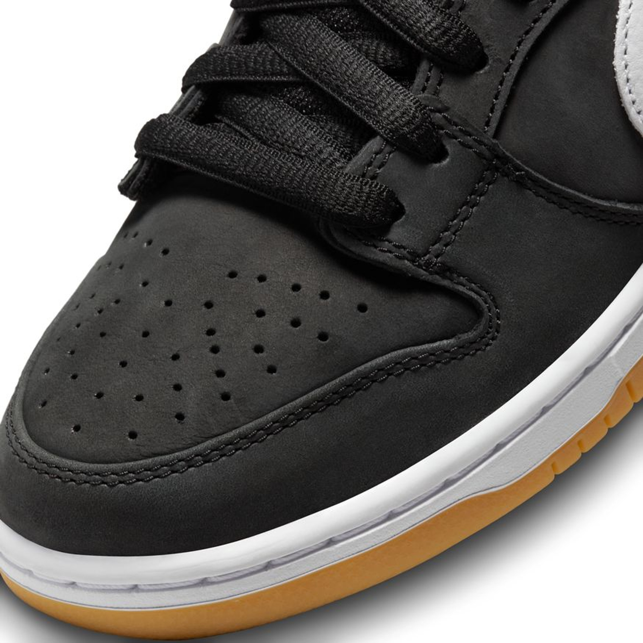 NIKE SB DUNK LOW PRO BLACK/WHITE-BLACK-GUM LIGHT BROWN Skate Shoes  CD2563-006