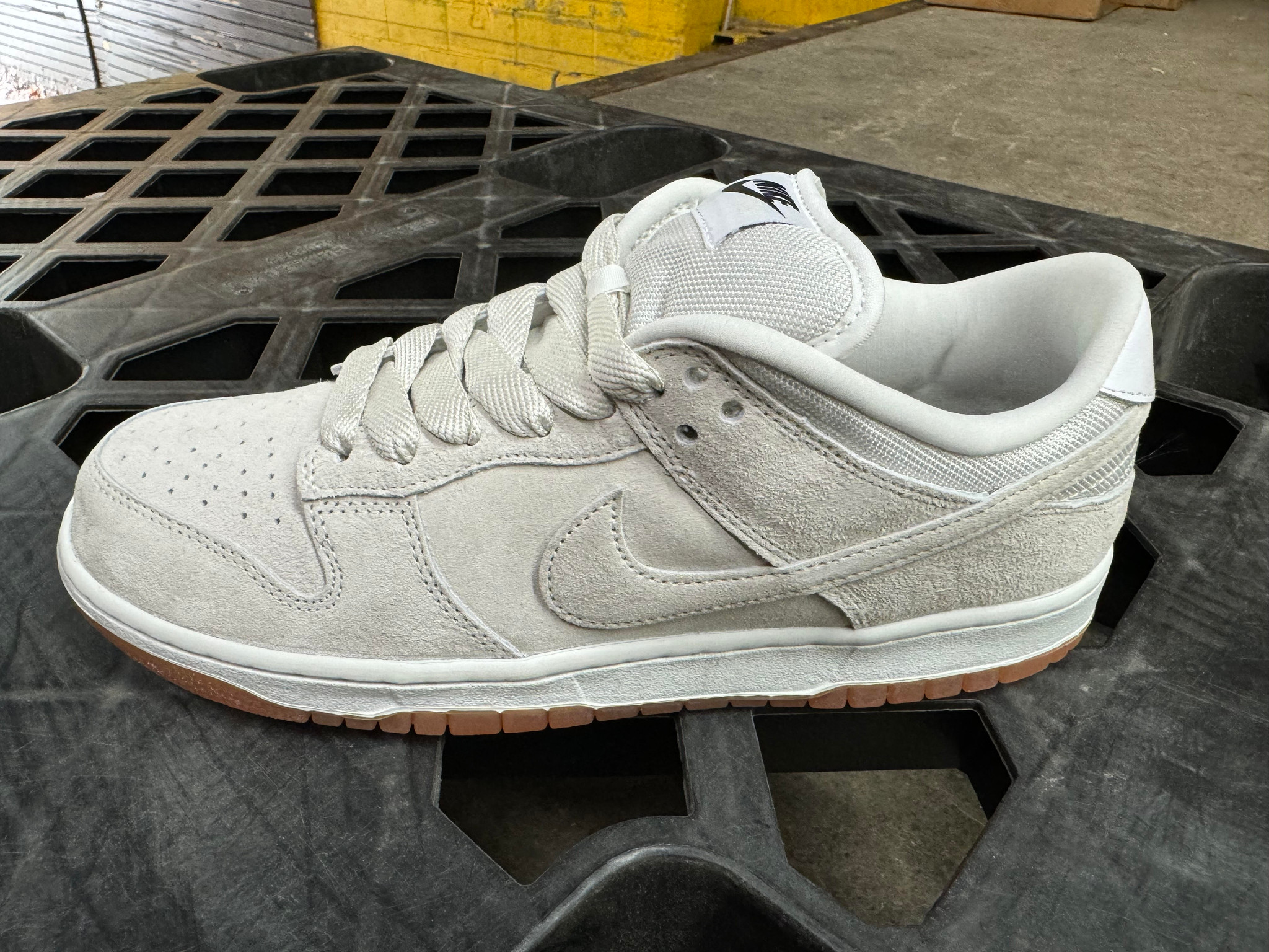 Nike SB Dunk Low Pro B (Pale Ivory/Summit White) FREE