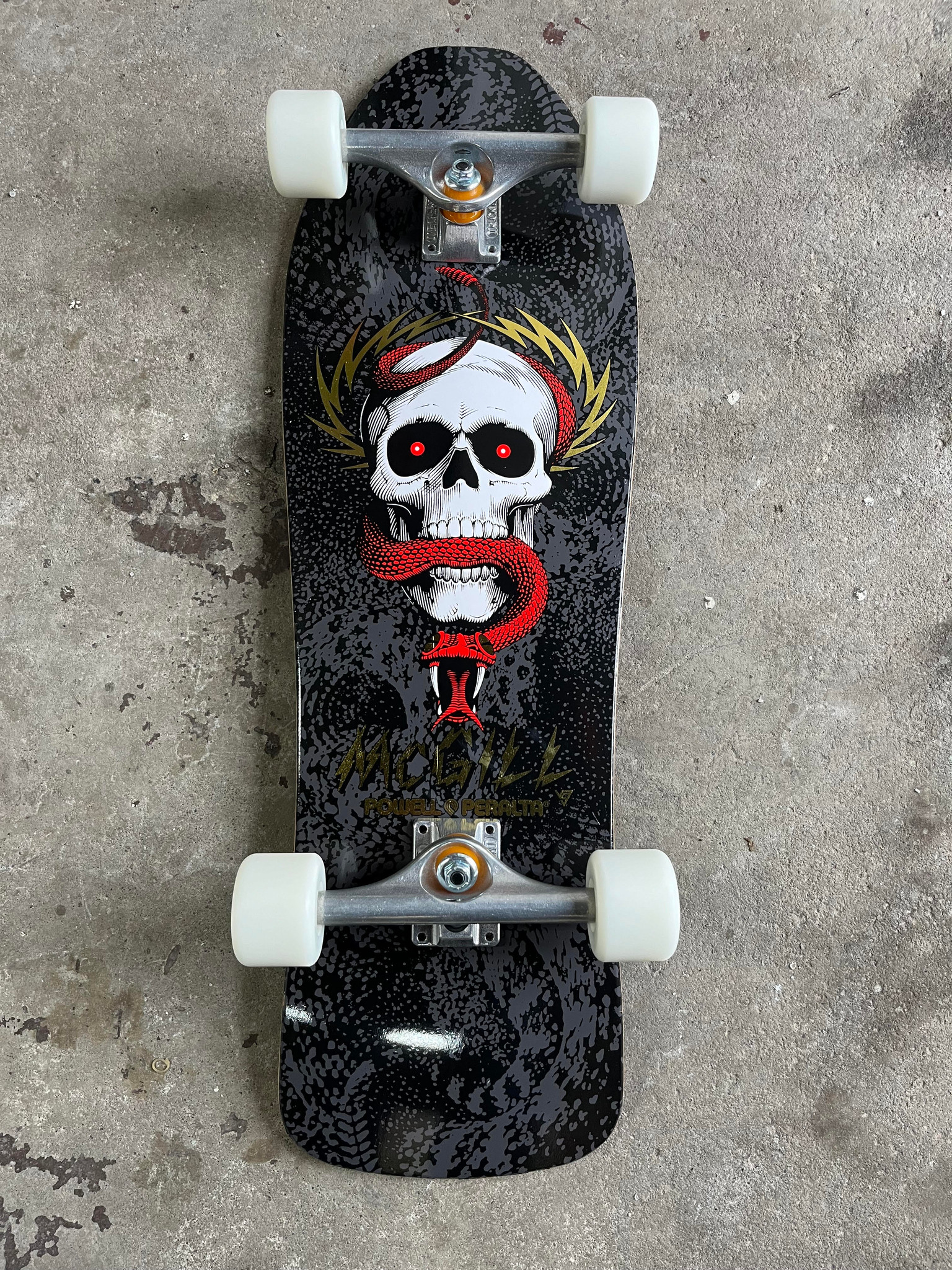 POWELL PERALTA Mike McGill スケートボード Powell Peralta McGill Skull & Snake Skateboard Deck White