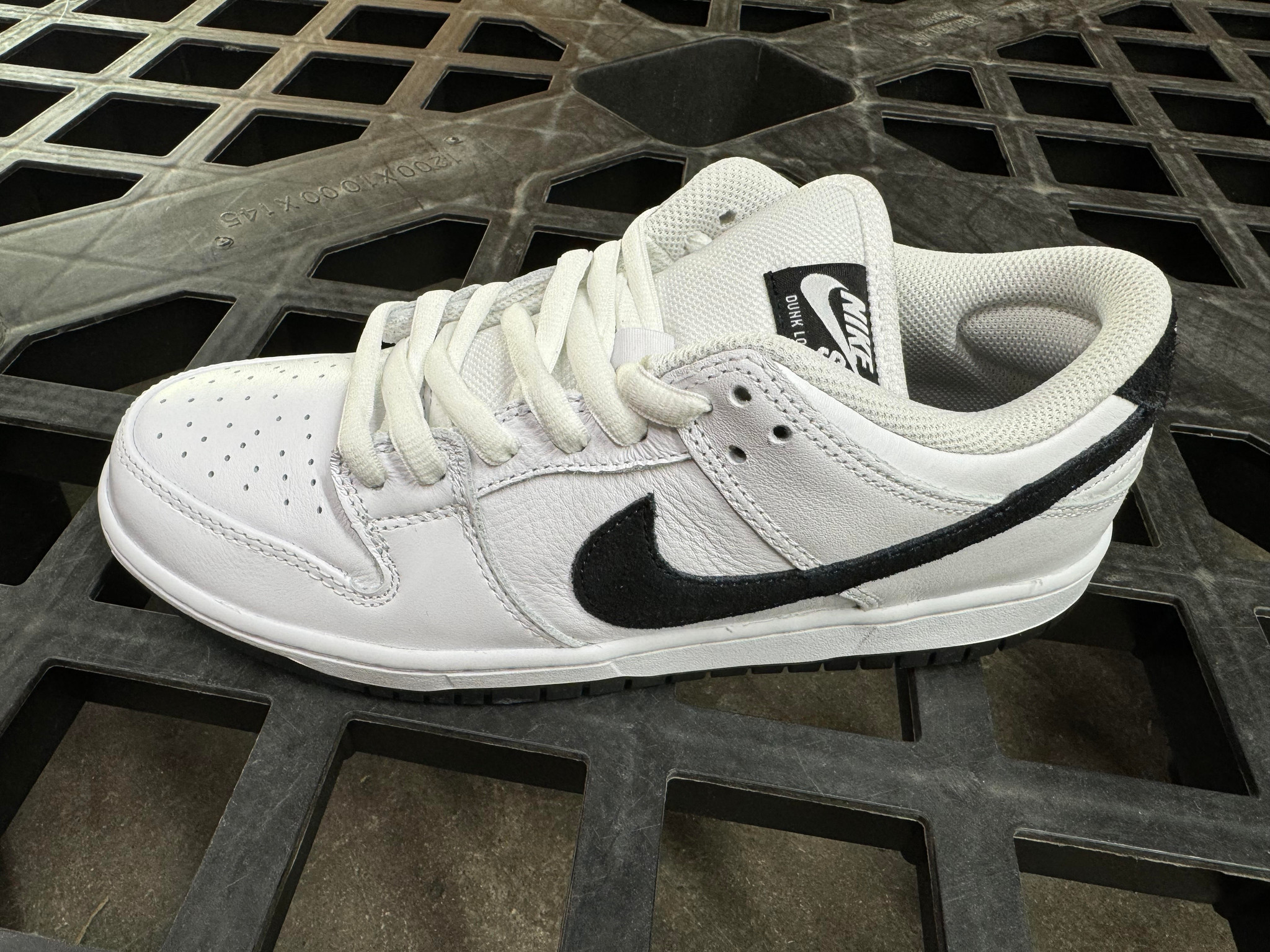 Nike SB - Dunk Low Pro Shoes | White Black White Free
