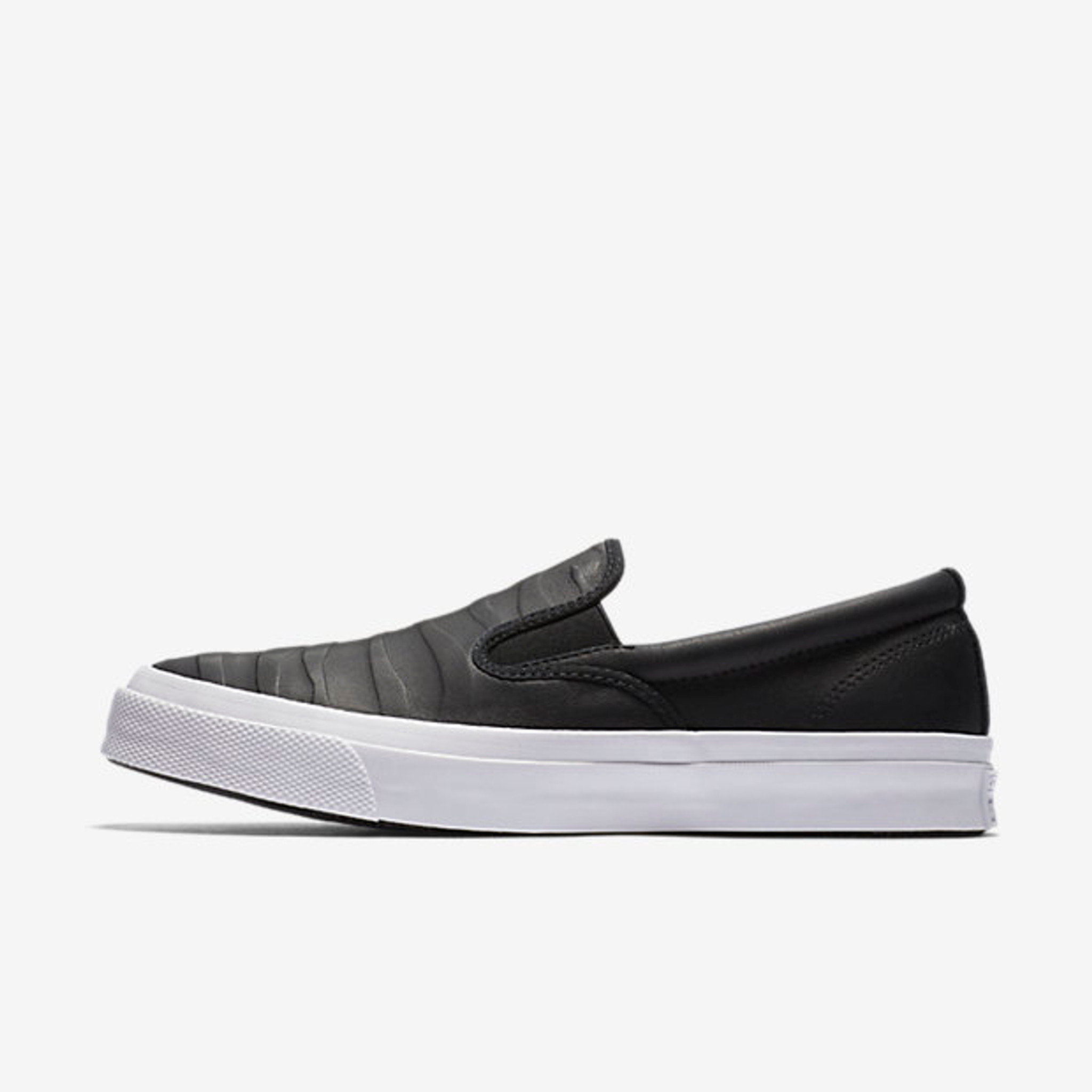 skateboard slip on shoes