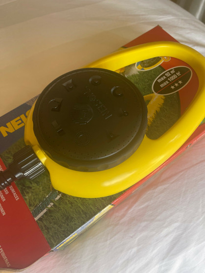 Garden Stationary Sprinkler Waters small areas with a choice of 8 Patterns