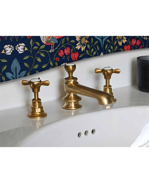 Astonian Classic 3-hole basin mixer and pop-up waste