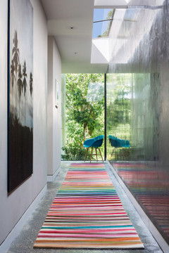Overlay Runner by Paul Smith - insitu