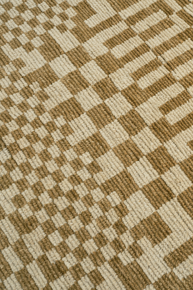 Axis Sand Runner by Paul Smith - closeup [ROOMVO]