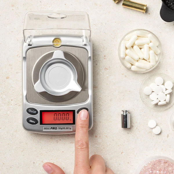 Travel-size digital pocket weighing scale