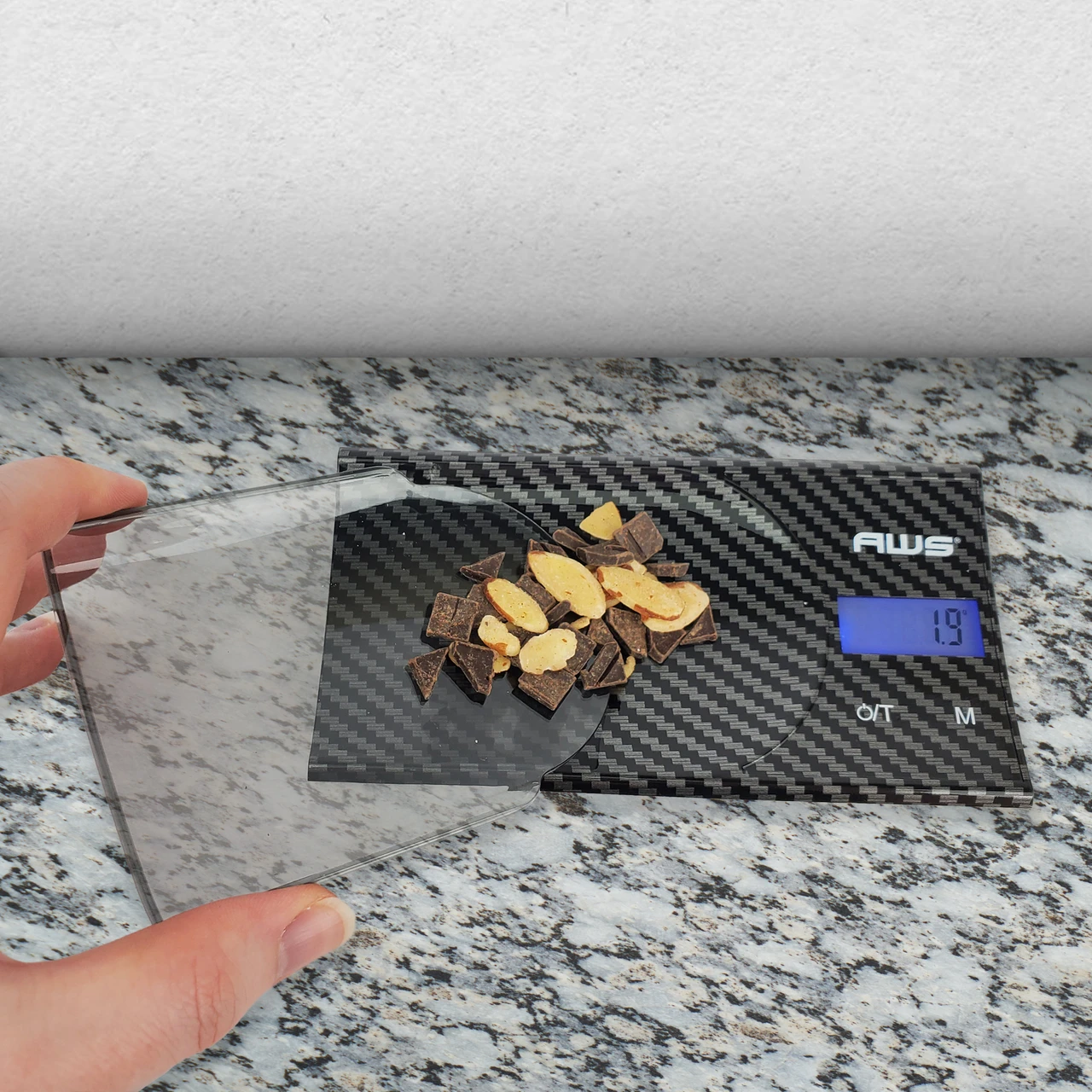 Precision pocket scale with LCD backlit display