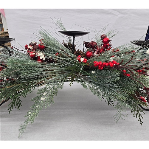 Pine w/ Berry Candleholder Pine w/ Berry Candleholder