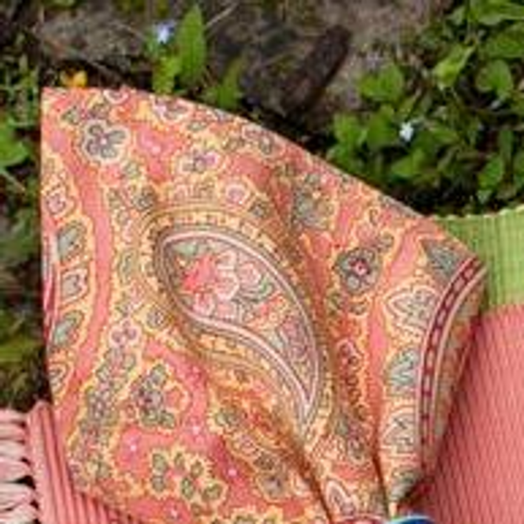 Patient Paisley Breakfast Cloth 54x54