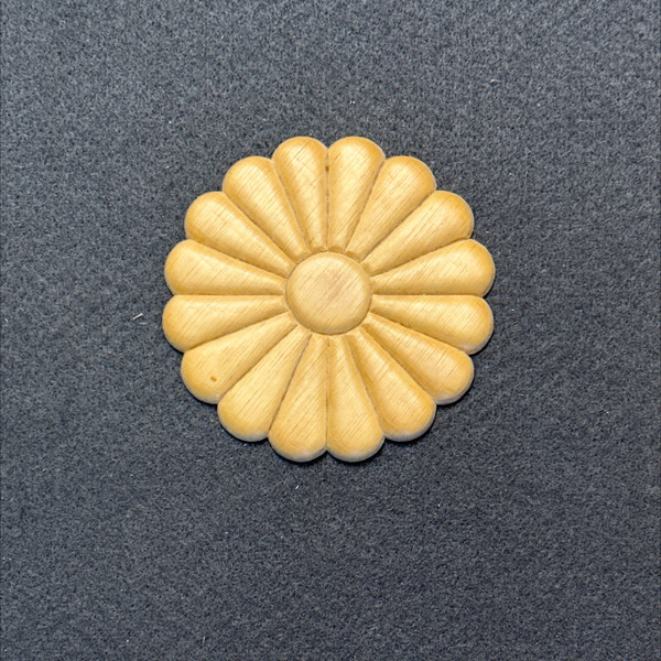 (12 Pack) 3-3/8" Birch Wood Flower Medallion