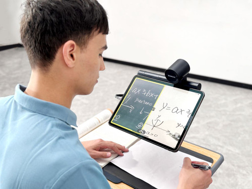 Image: snow Pad, in use with split screen