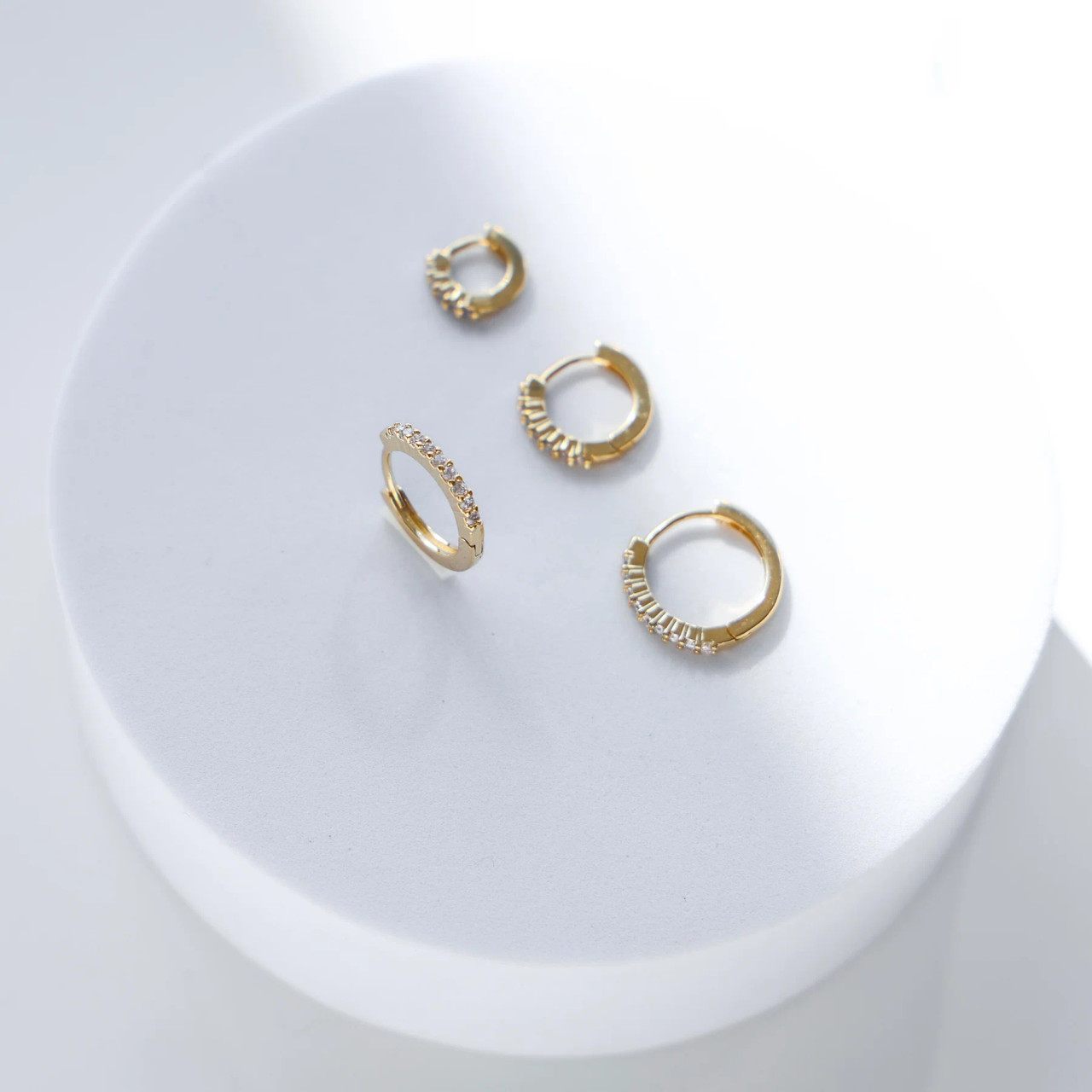 M16 DIAMOND HUGGIES SM219560
