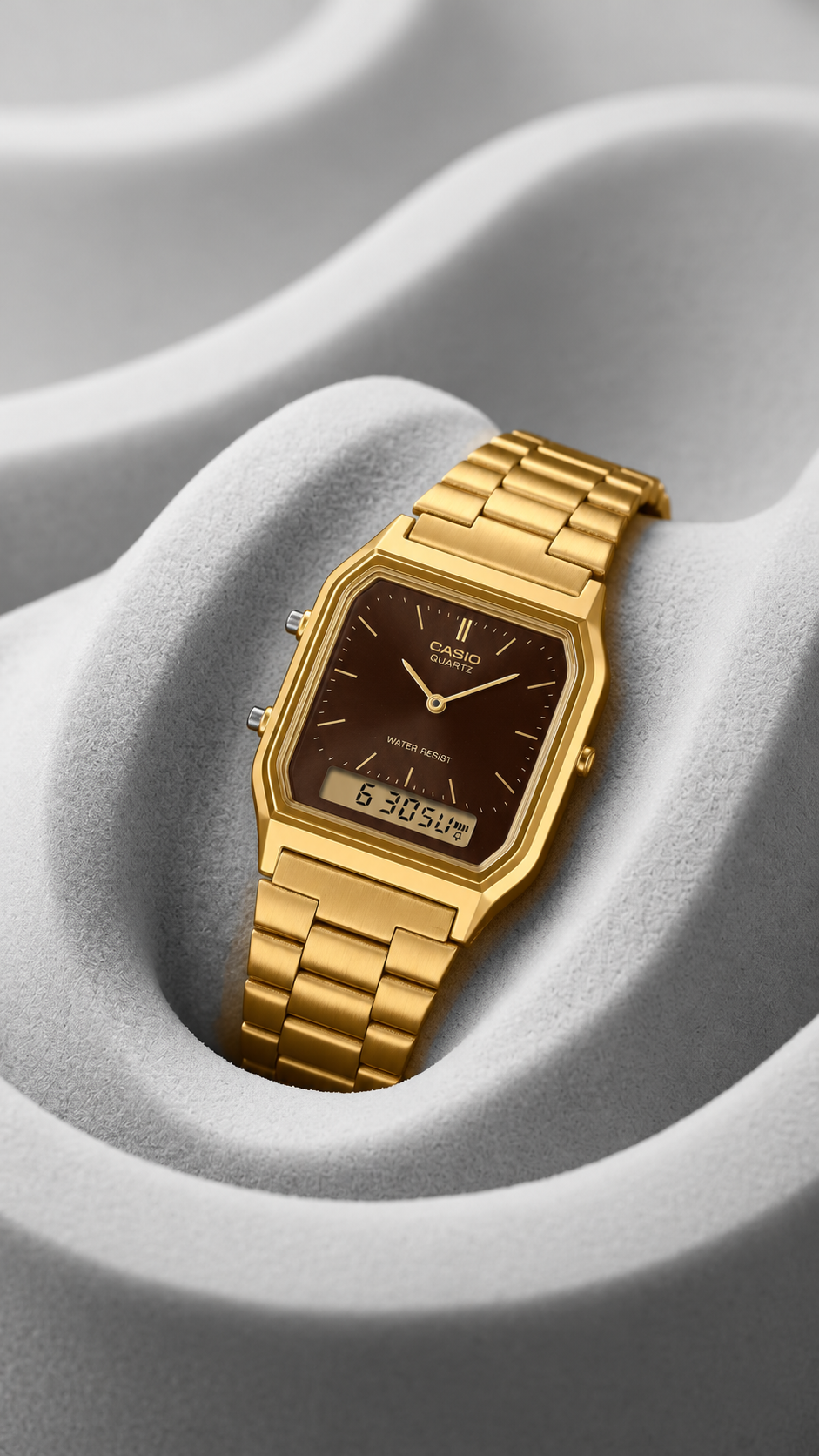 Casio AQ-230GA-5A - detail and lifestyle view 3