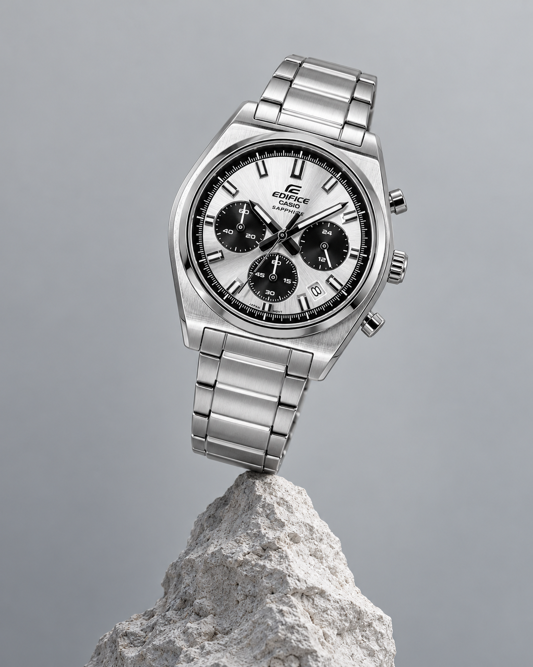 Casio EFB-730D-7AV - detail and lifestyle view 6