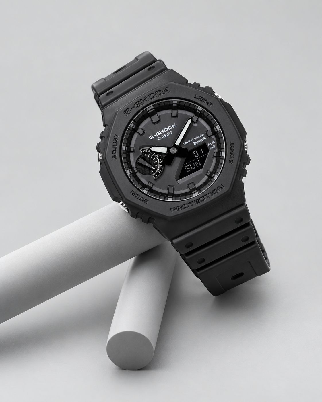 Casio GA-B2100-1A1 - detail and lifestyle view 4
