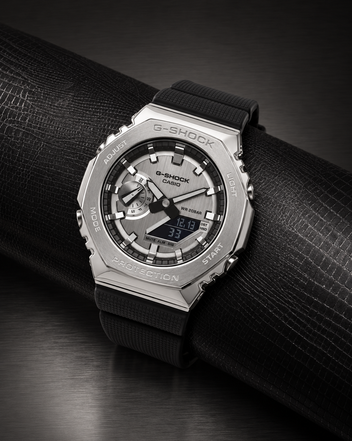 Casio GM-2100-1A - detail and lifestyle view 2