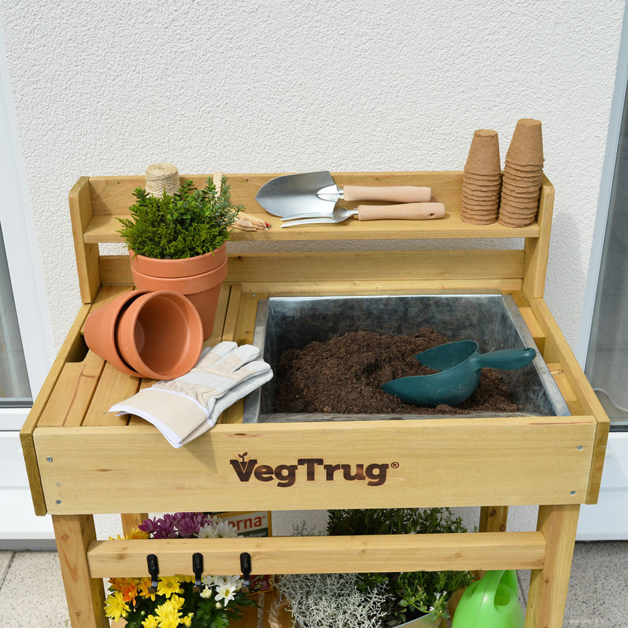 Vegtrug Deluxe Potting Bench Eartheasy Com Vegtrug Deluxe Potting Bench Eartheasy Com