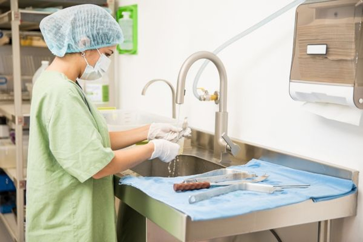 Disinfecting vs. Sterilizing Instruments: the Difference
