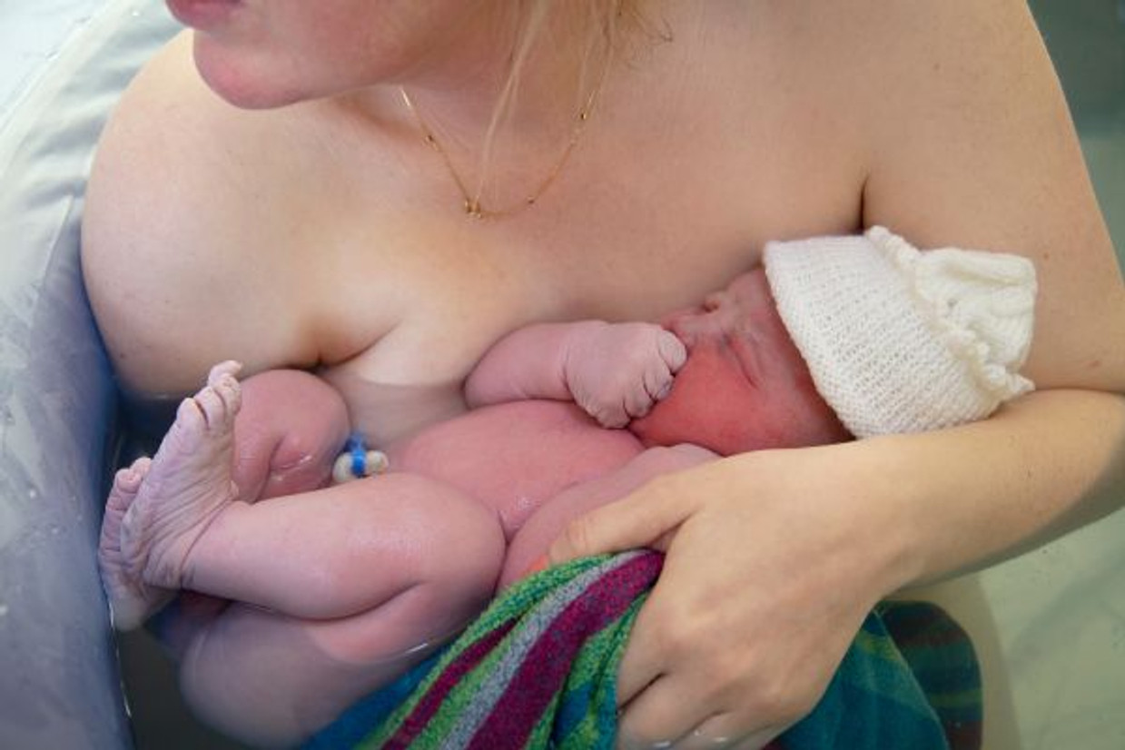 Are Water Births Less Painful for Mothers?