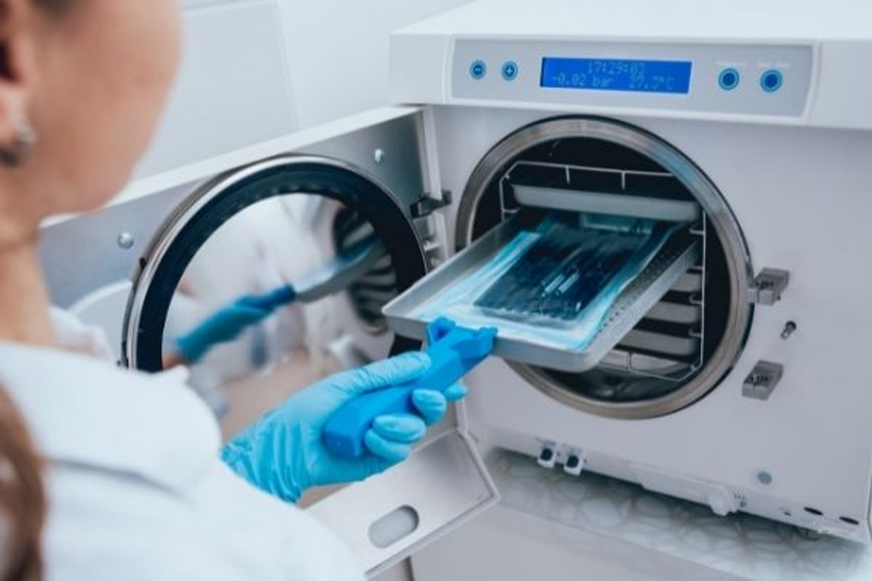 Autoclaves vs. Sterilizers: What’s the Difference? Autoclaves vs. Sterilizers: What’s the Difference?