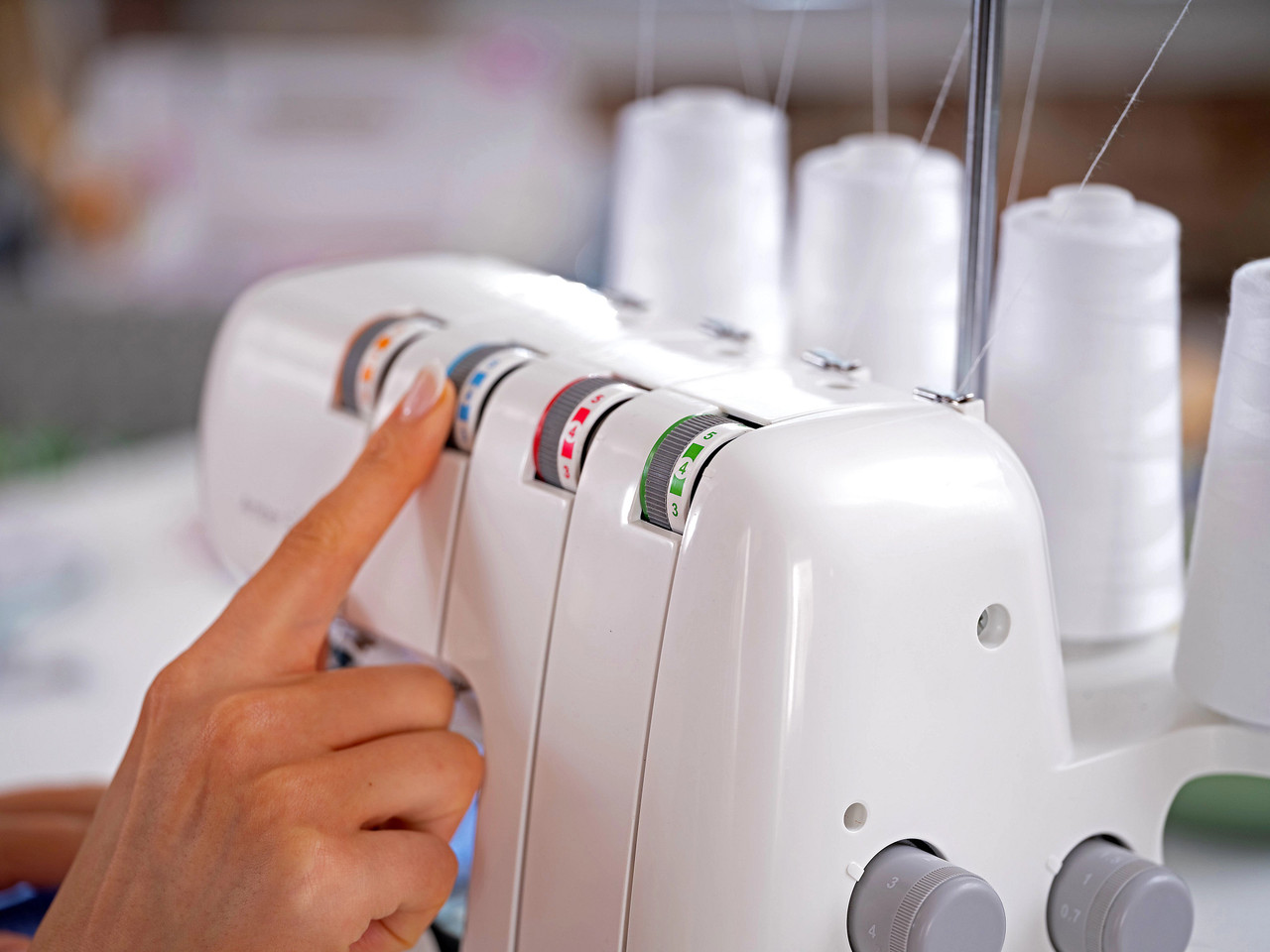 HUSQVARNA® VIKING® AMBER™ S | 100 Overlock Machine