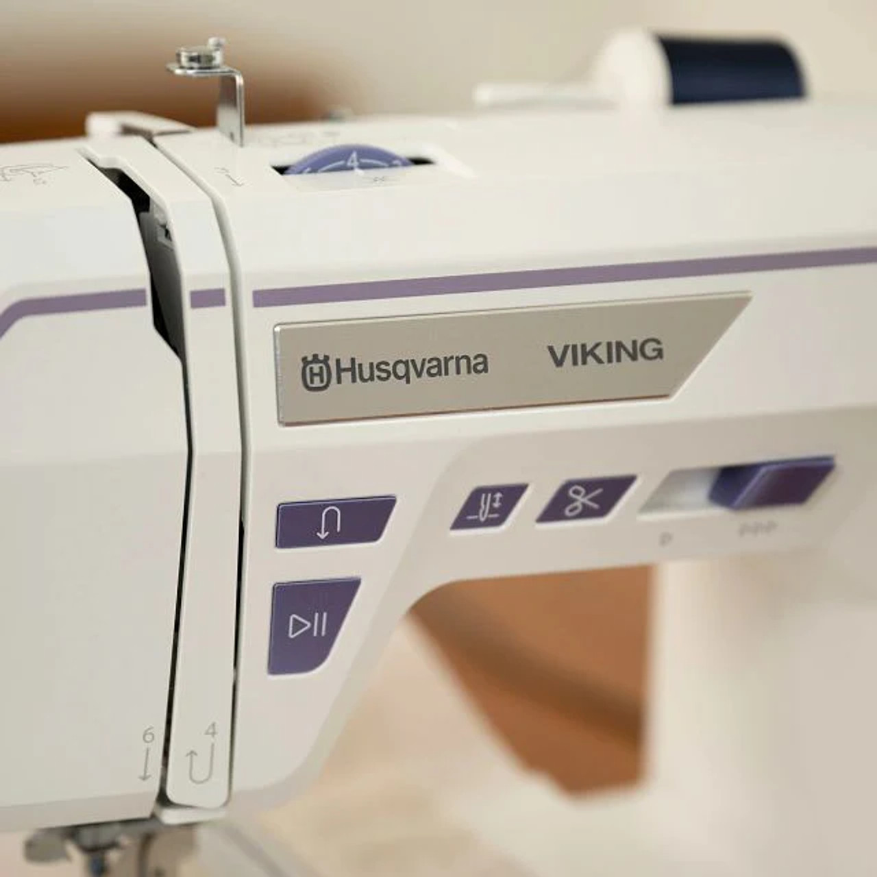 HUSQVARNA® VIKING® DESIGNER QUARTZ™ 29 Sewing & Embroidery