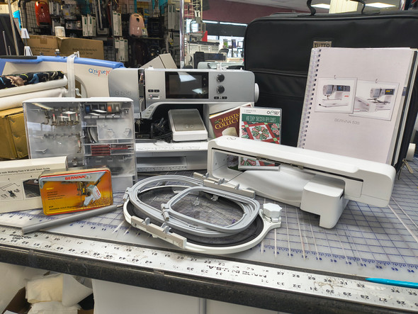 PRE-LOVED ❤ BERNINA 535 SEWING AND EMBROIDERY MACHINE
