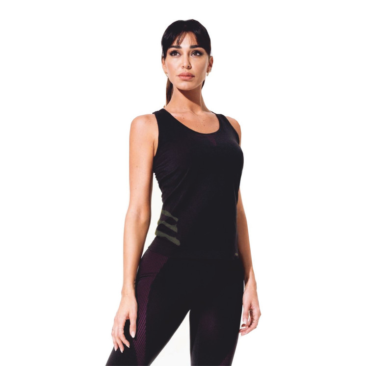 Canotta JADEA 212685 spalla larga con inserti traspiranti per un comfort extra.