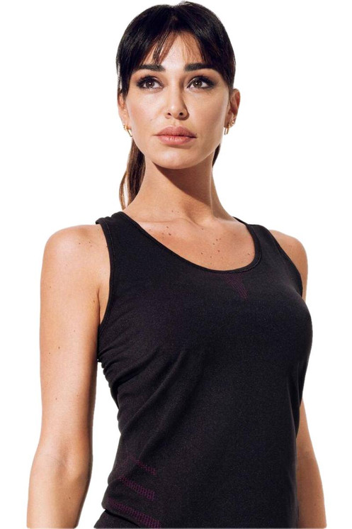 Canotta JADEA 212685 spalla larga con inserti traspiranti per un comfort extra.