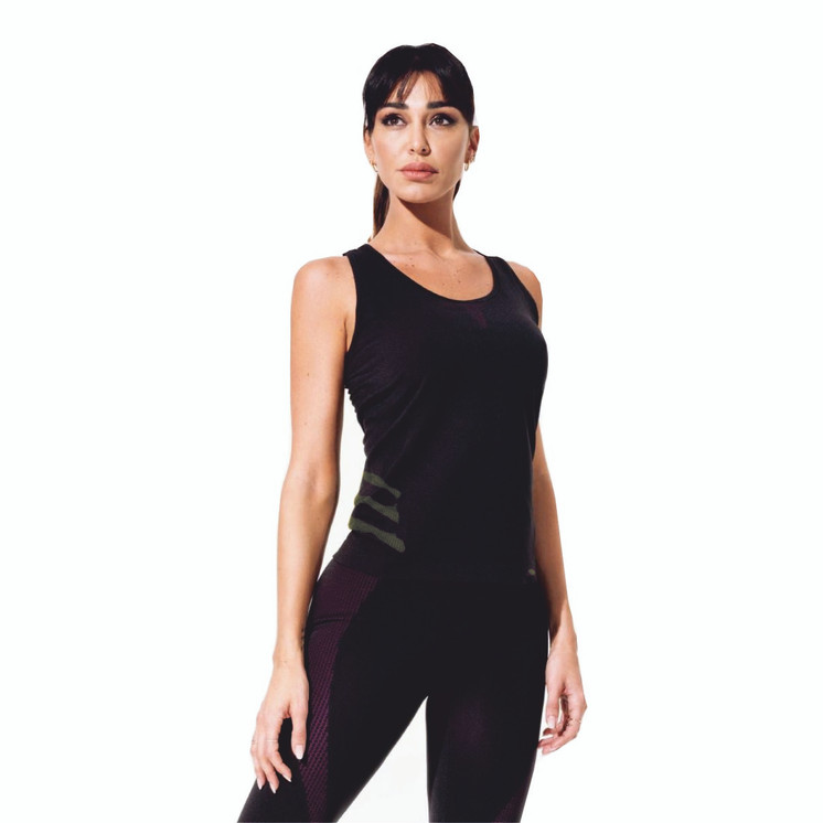 Canotta JADEA 212685 spalla larga con inserti traspiranti per un comfort extra.