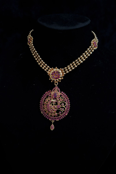 Pink Stone Pendant Choker Necklace