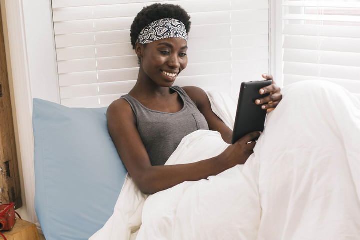 Reading Wedge: the Pillow You Need to Lounge in Bed