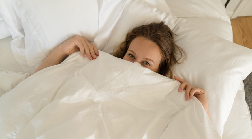 Choosing the Right Comforter for Fall | DOWNLITE Comforters