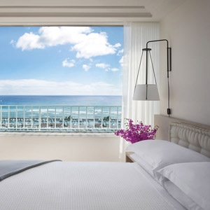 The Modern Honolulu Resort Bedding