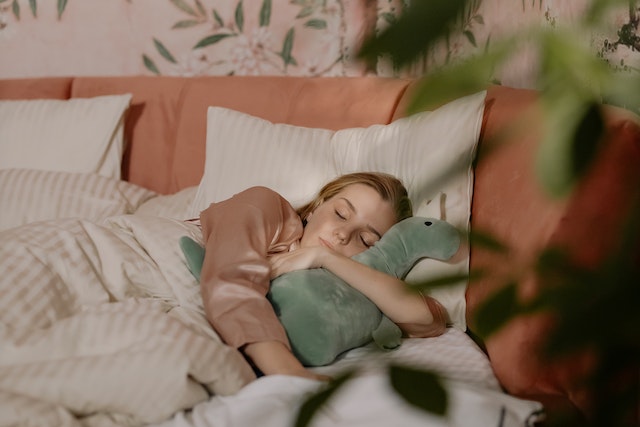 ​Green Dreams: Turn Your Bedroom into a Plant-Filled Haven