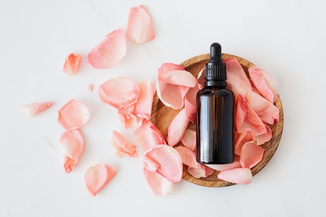 Nighttime Nectar: Aromatherapy’s Sweet Shortcut to Better Sleep