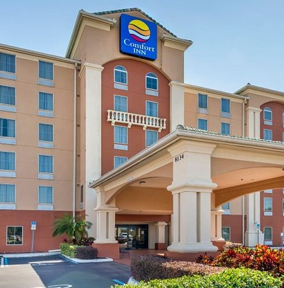 comfort-inn-and-suites-hotel-bedding-by-downlite.jpg