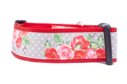 Red dog collar with a gray polka dot lace pattern featuring red and pink roses. 