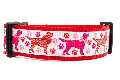 Valentine collar with red nylon and dog silhouettes with pink and red hearts and paws.