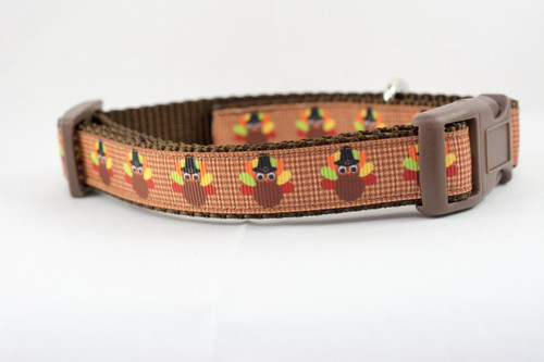 Brown plaid collar with turkeys with multicolored feathers and a tiny pilgrim hat