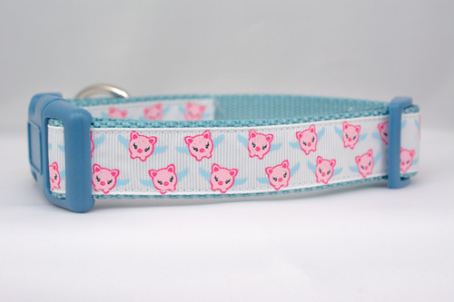 Collar with a pattern of pink pigs with wings. 
